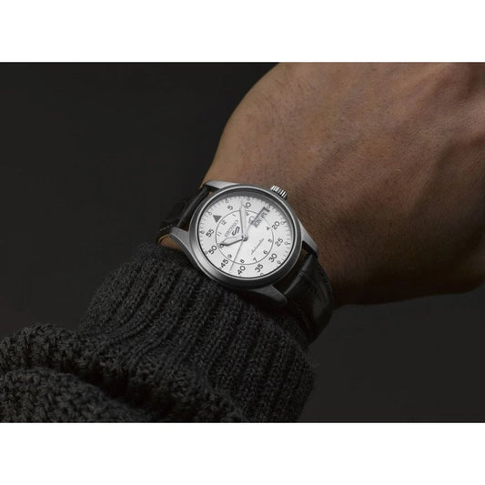 Seiko 5 ‘Champagne Flieger’ Suit Style
