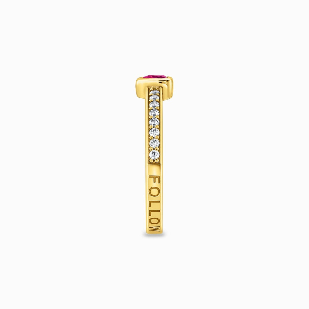 18CT GOLD ON SILVER SOLITAIRE RING WITH RED HEART-SHAPED STONE