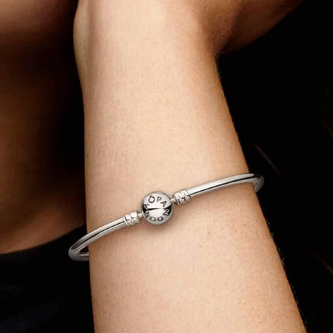 Logo Clasp Bangle