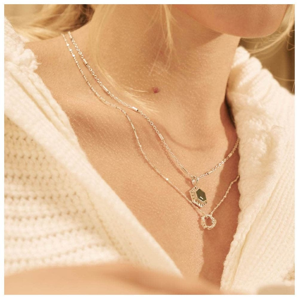 DELICATE CUBE CHAIN WISTERIA NECKLACE