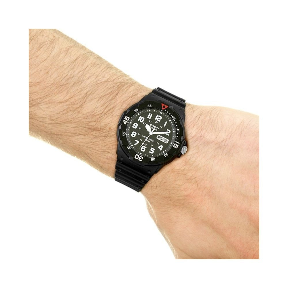 MENS SPORTS ANALOGUE WATCH WITH BLACK RESIN STRAP & DAY/DATE FEATURE