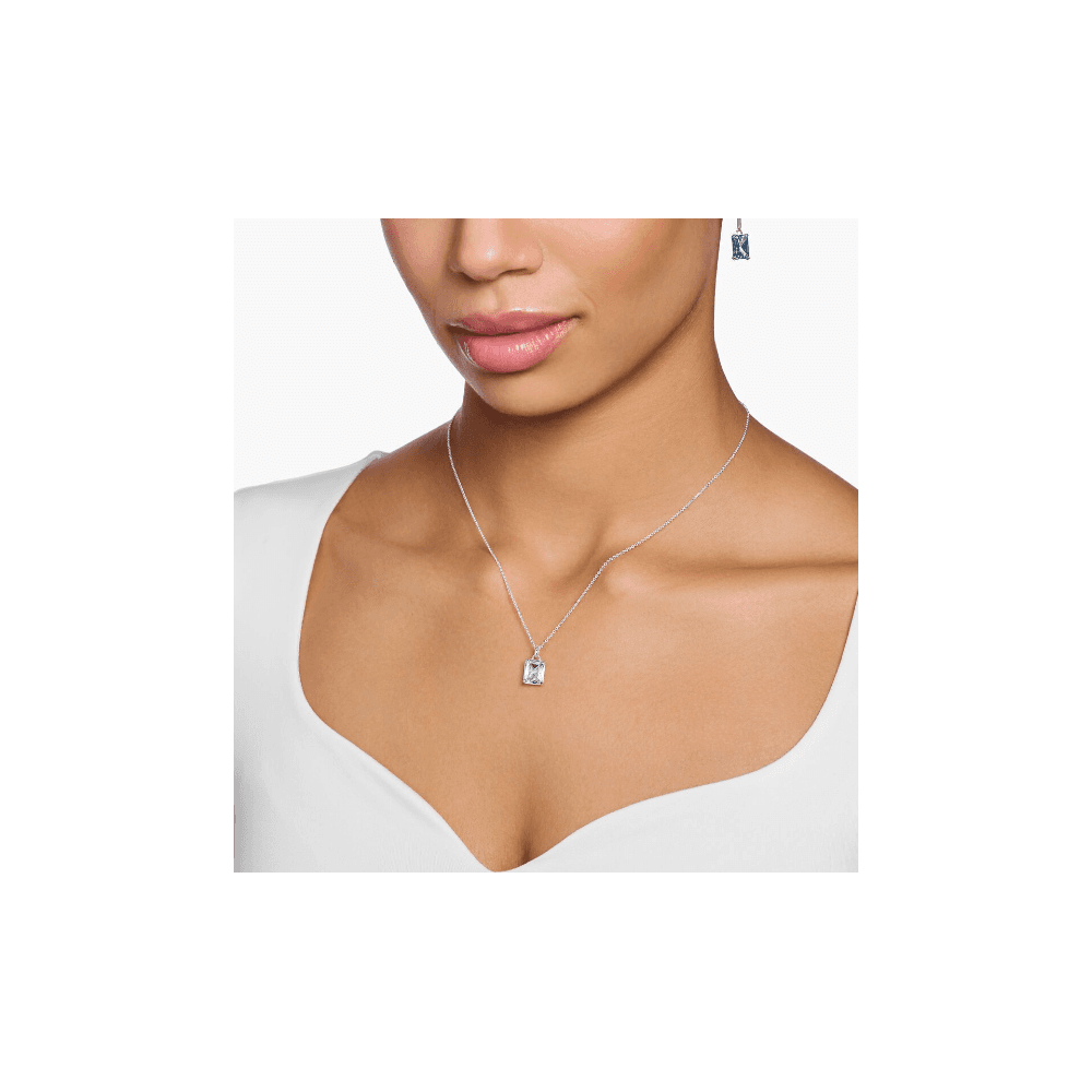 Necklace with white stone silver