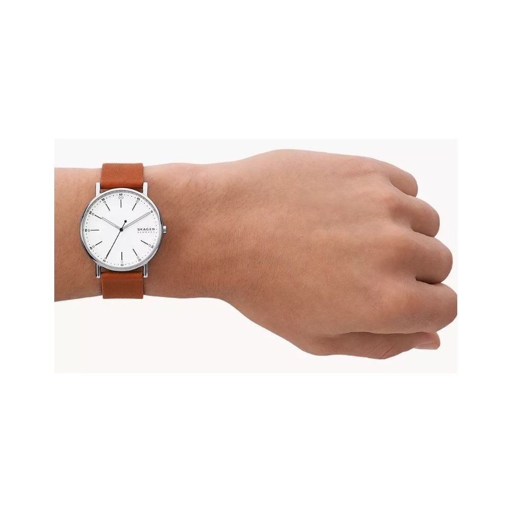 Signatur Three-Hand, Luggage, White Dial, Gents Brown Leather Watch