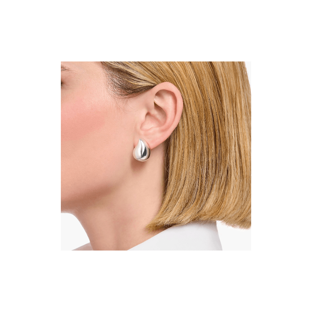 Silver earrings in organic drop-shape