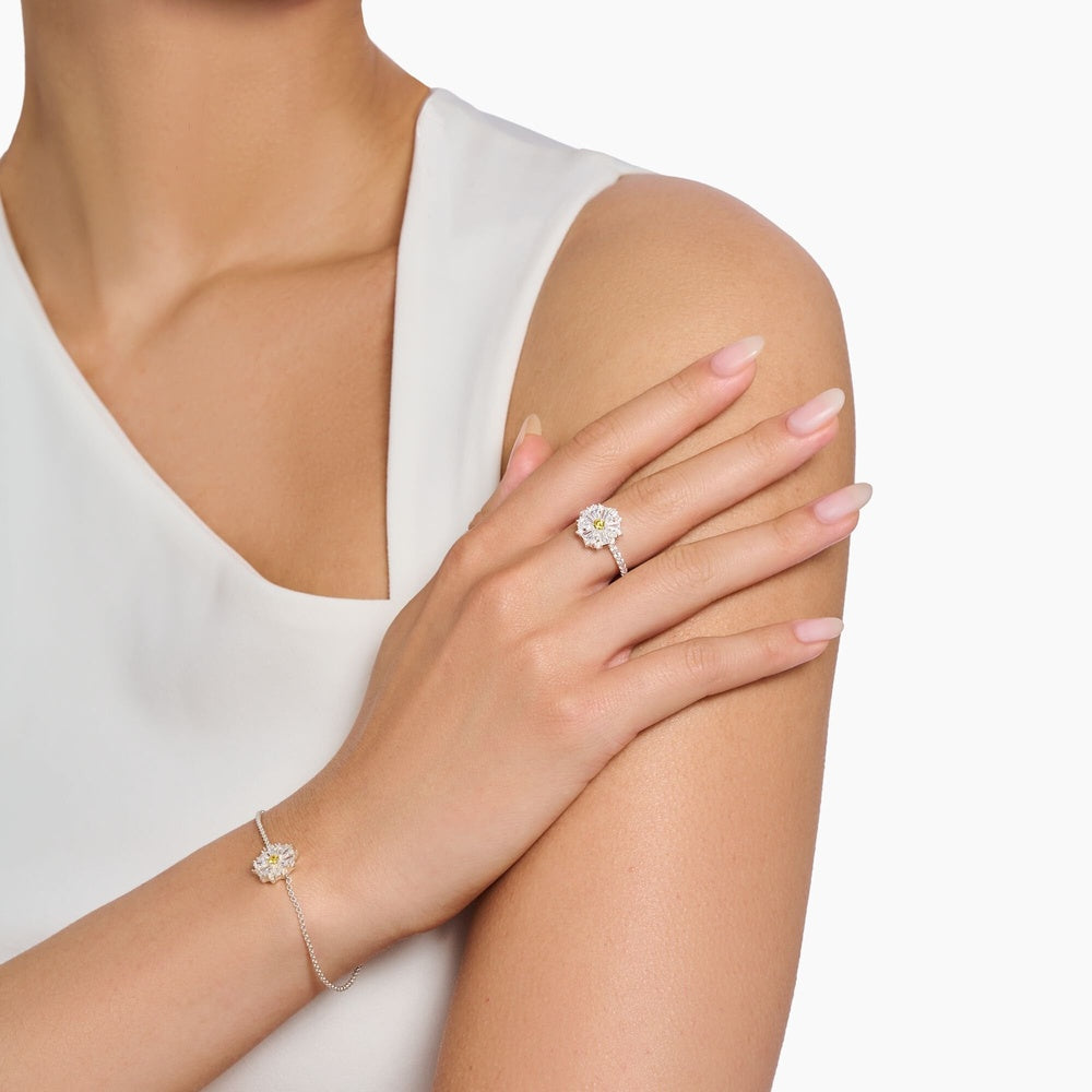 Sterling Silver Cocktail Lovely Daisy Ring with White Zirconia