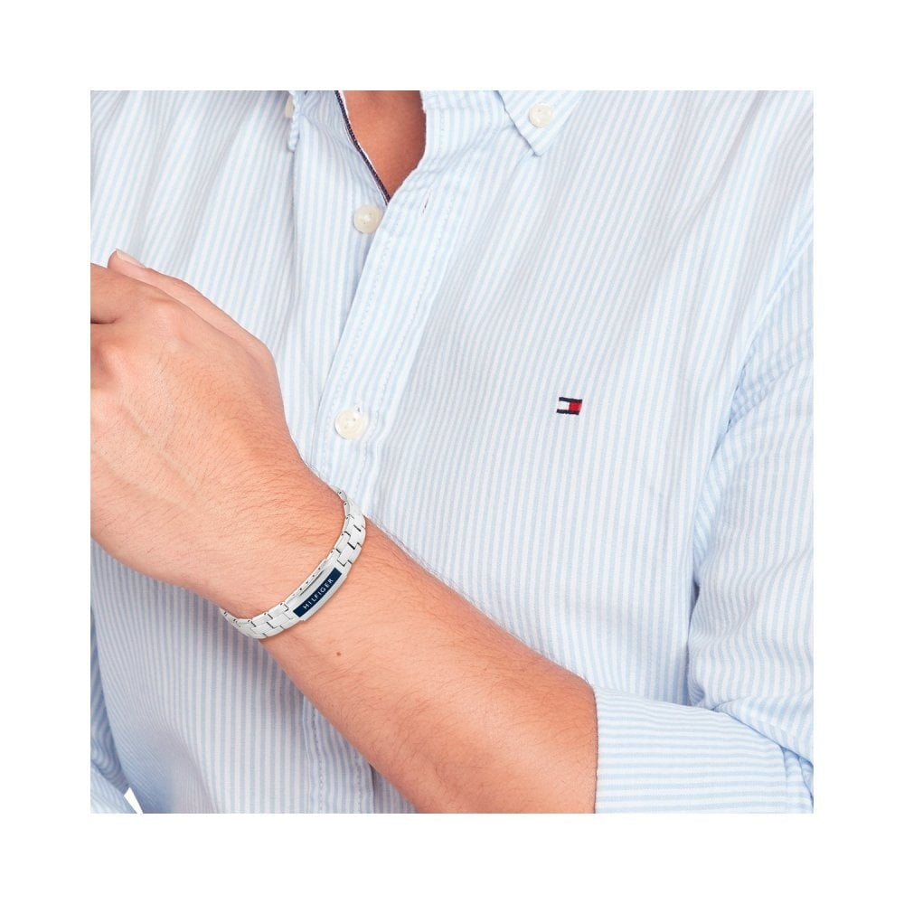 Tommy Hilfiger bracelet made of stainless steel with blue detail.